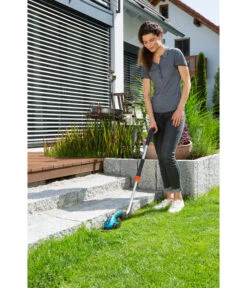 GARDENA Teleskopstiel Inkl. Räder -Pflanzenbedarf Geschäft 4293213 WE MO 001 GardenaZubehoerTeleskopstielmitRaeder